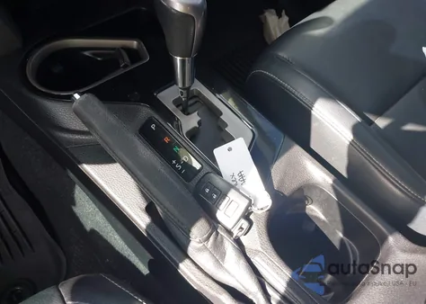 2016 Toyota Rav4 Limited z USA, uszkodzony, nr VIN 2T3YFREV1GW262464